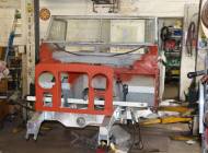 Land Rover 109 - Fertiges Bulkhead mit reparierter Frontmaske