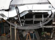 Land Rover 109 - Neues Chassis mit Federn und Stoßdämpfern