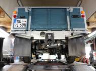 Land Rover 109 - Rückansicht mit Anhängerkupplung