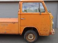 Volkswagen T2b pickup