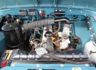 Land Rover 109 - Ansicht Motorraum mit Sicherungskästen