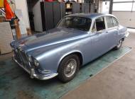 Jaguar 420