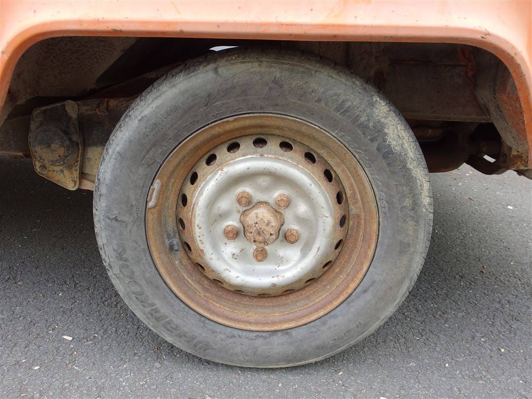 Volkswagen T2b pickup
