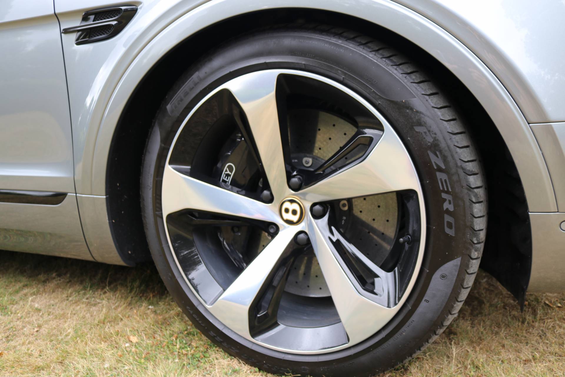 Bentley Bentayga V8
