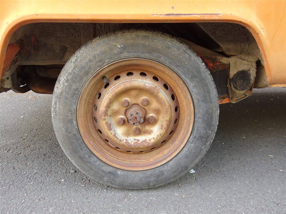 Volkswagen T2b pickup
