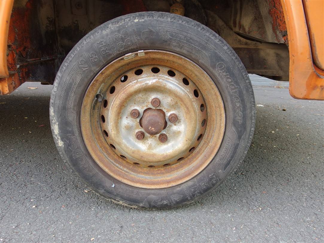 Volkswagen T2b pickup