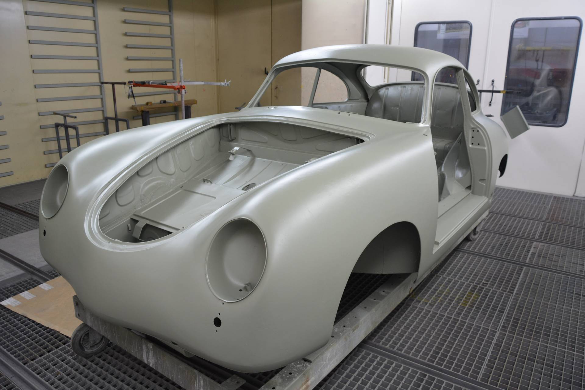 Porsche 356 1500 - Grundierte Rohkarosserie