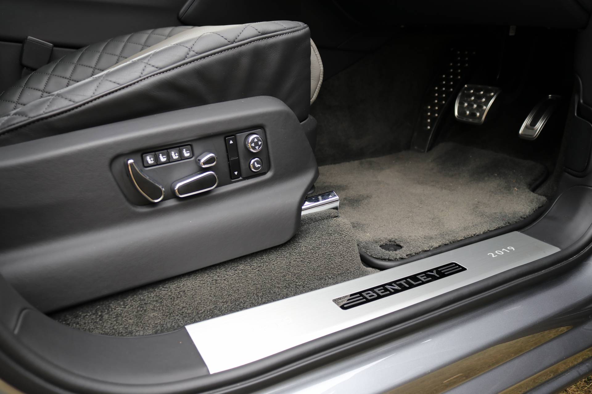 Bentley Bentayga V8