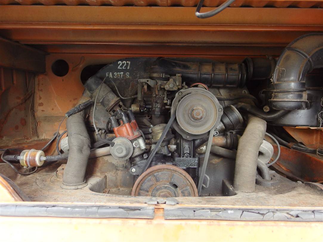 Volkswagen T2b pickup