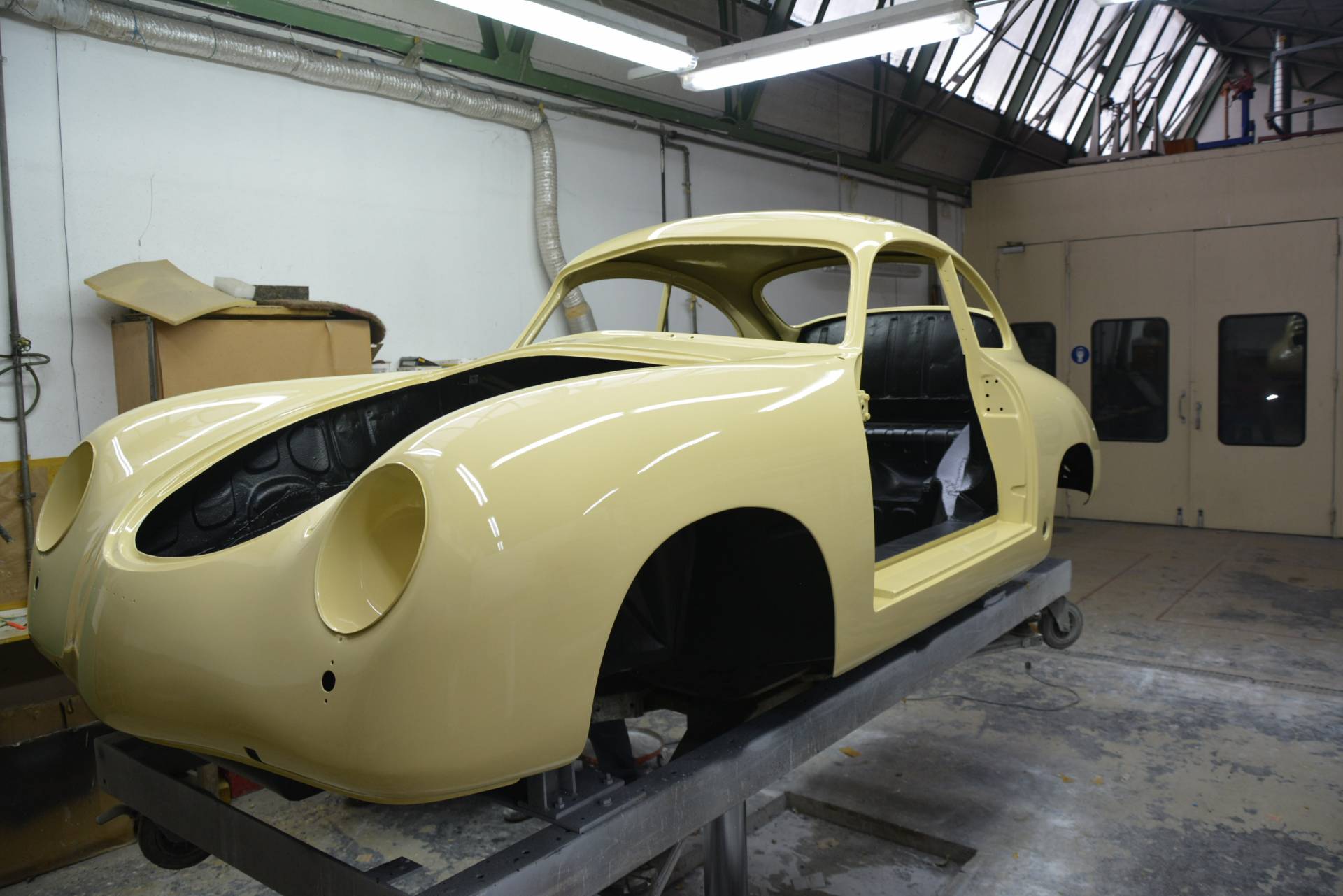 Porsche 356 1500 - Rohkarosse frisch lackiert