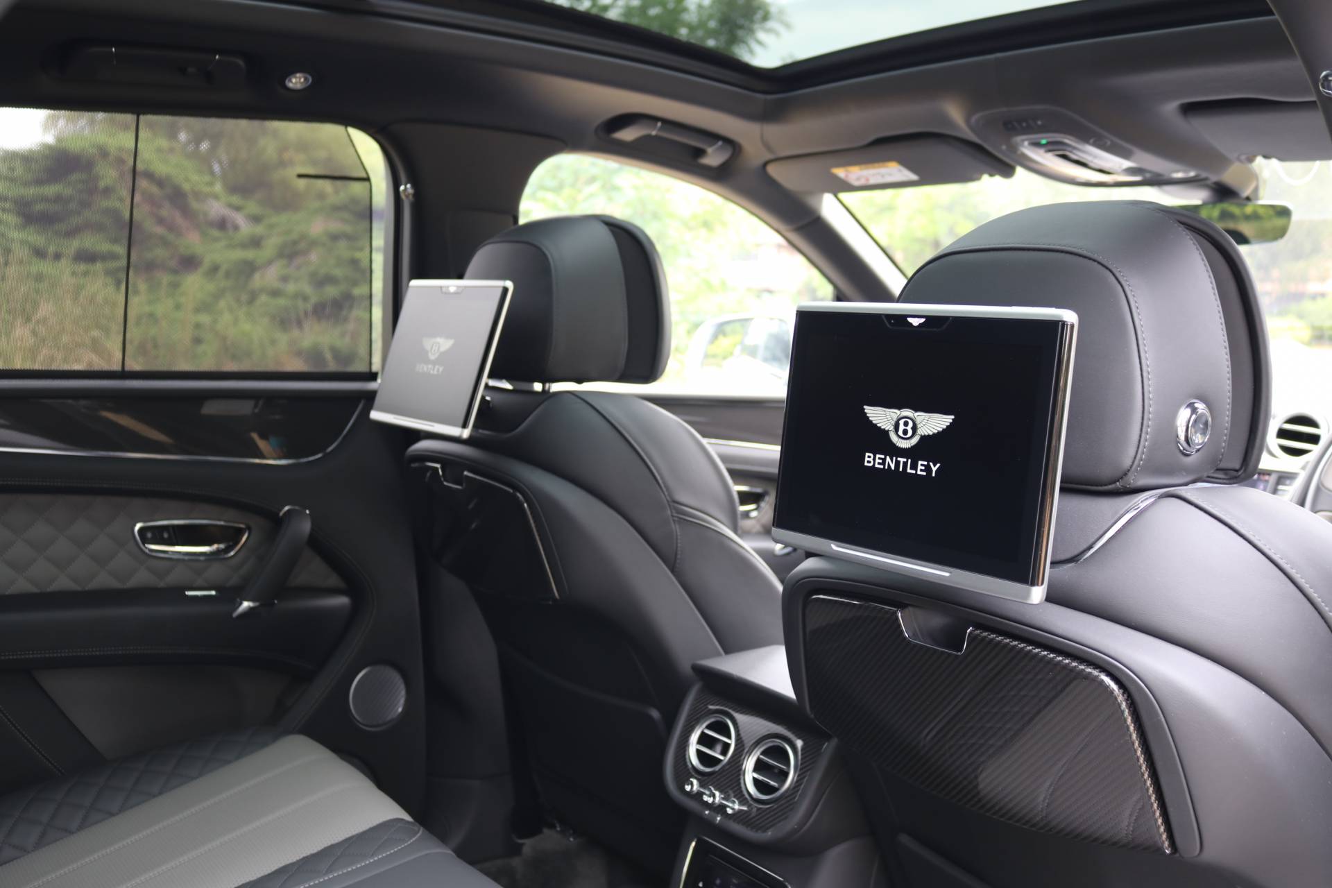Bentley Bentayga V8