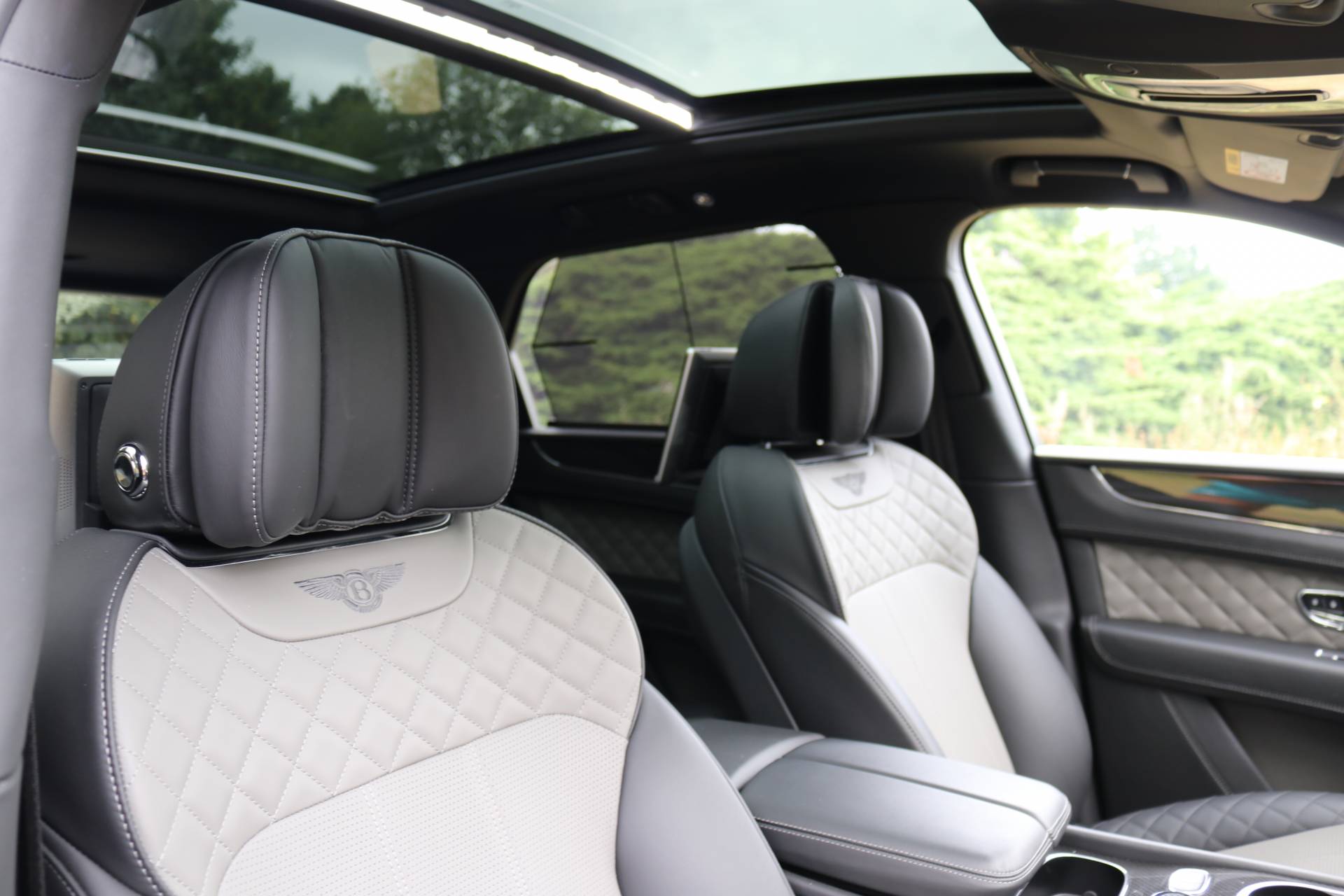 Bentley Bentayga V8