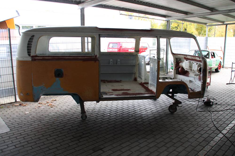 Volkswagen T2a Kombi - Nackte Wahrheiten