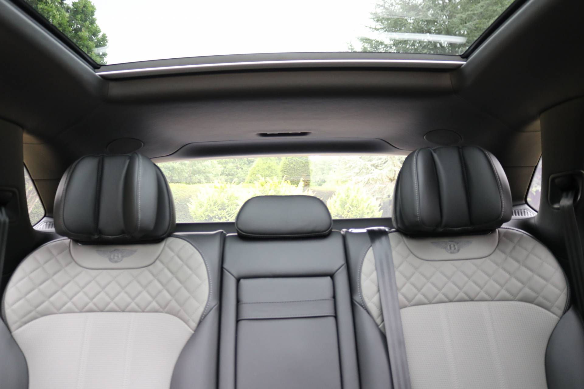 Bentley Bentayga V8