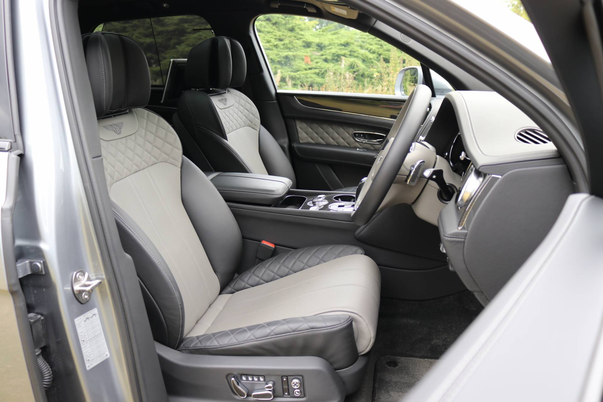 Bentley Bentayga V8