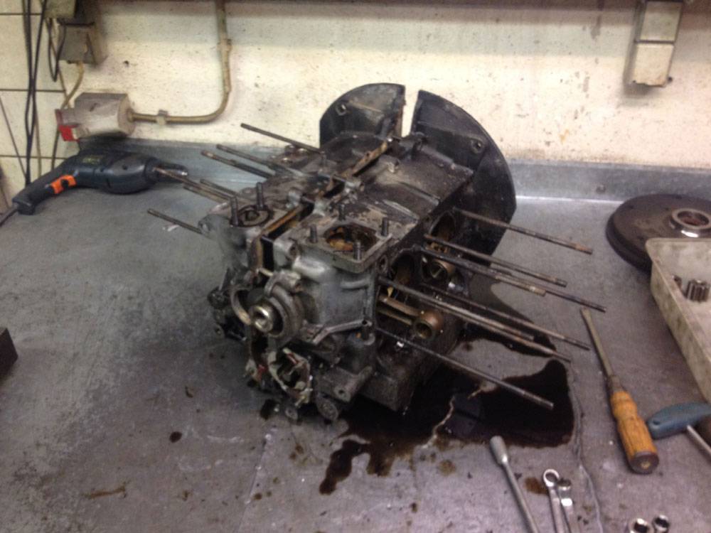 Volkswagen T2a Kombi - Motor zerlegt