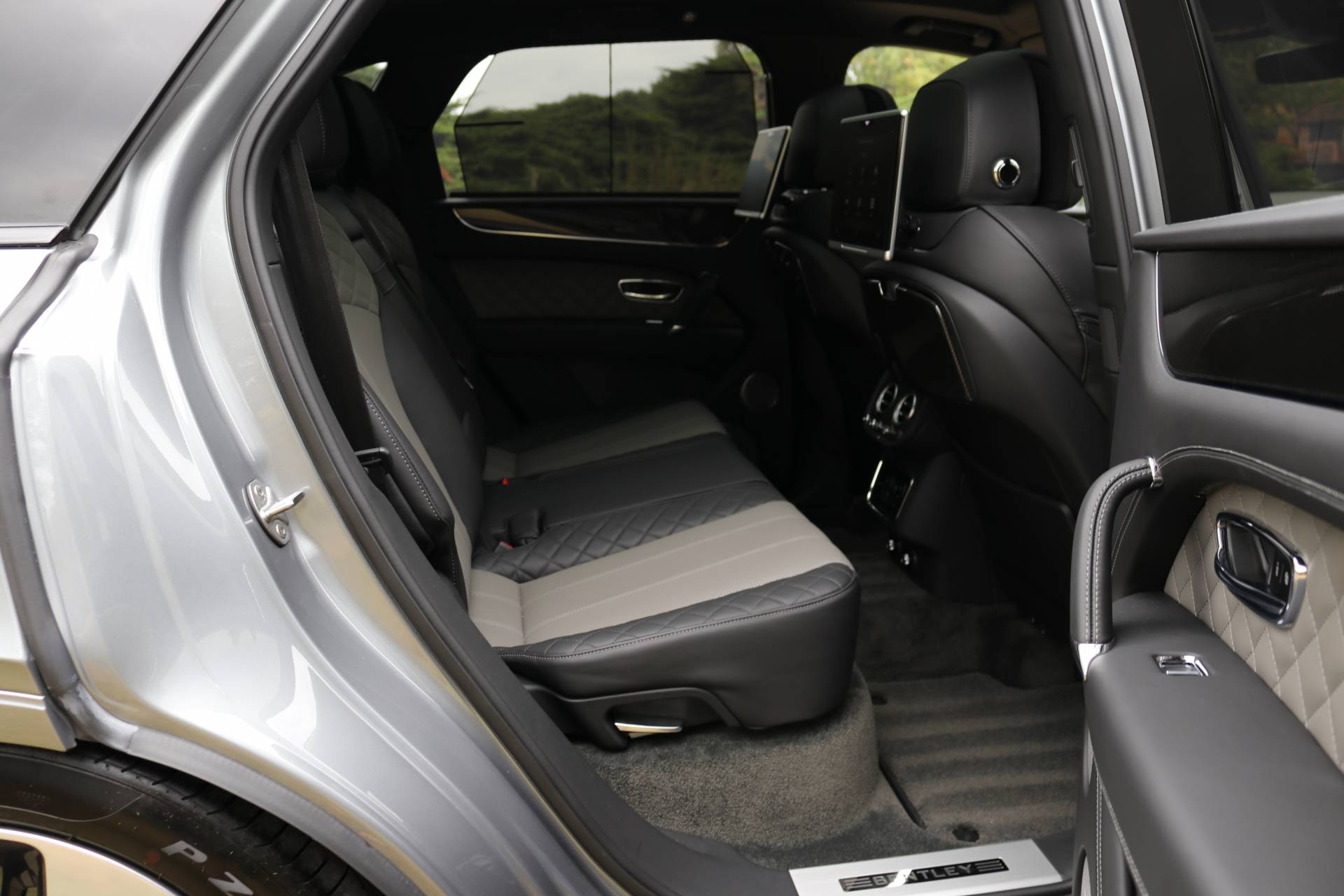 Bentley Bentayga V8
