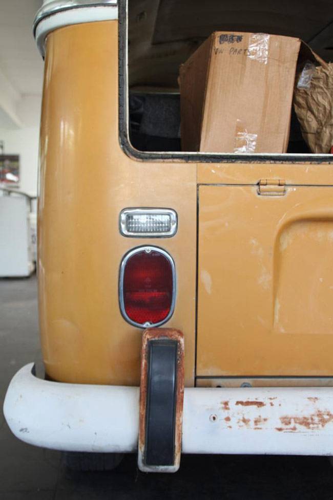 Volkswagen T2a Kombi - Rückansicht