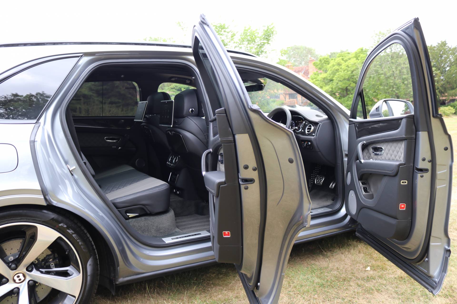 Bentley Bentayga V8