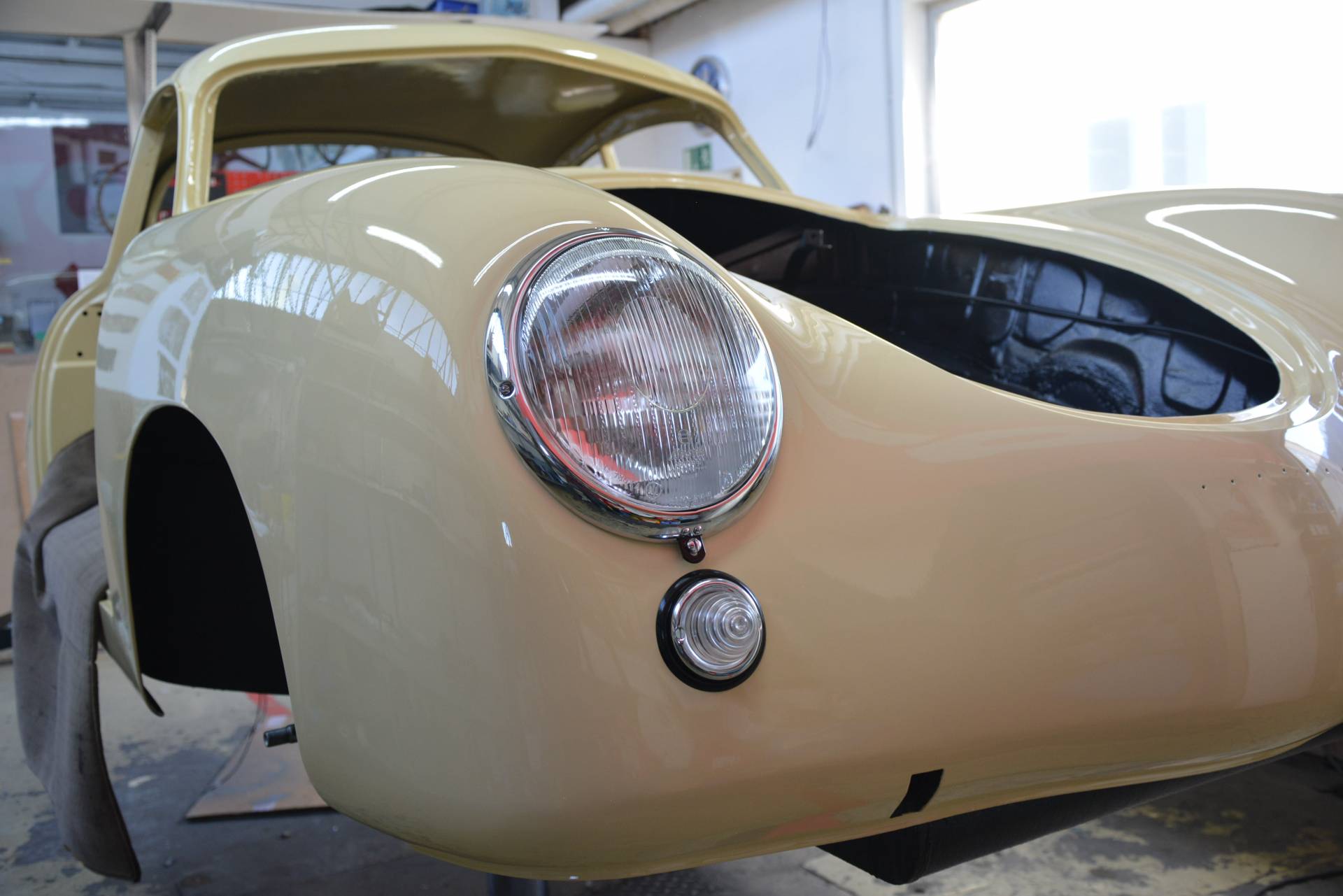 Porsche 356 1500 - Einbau der Scheinwerfer und Blinkeranlagen