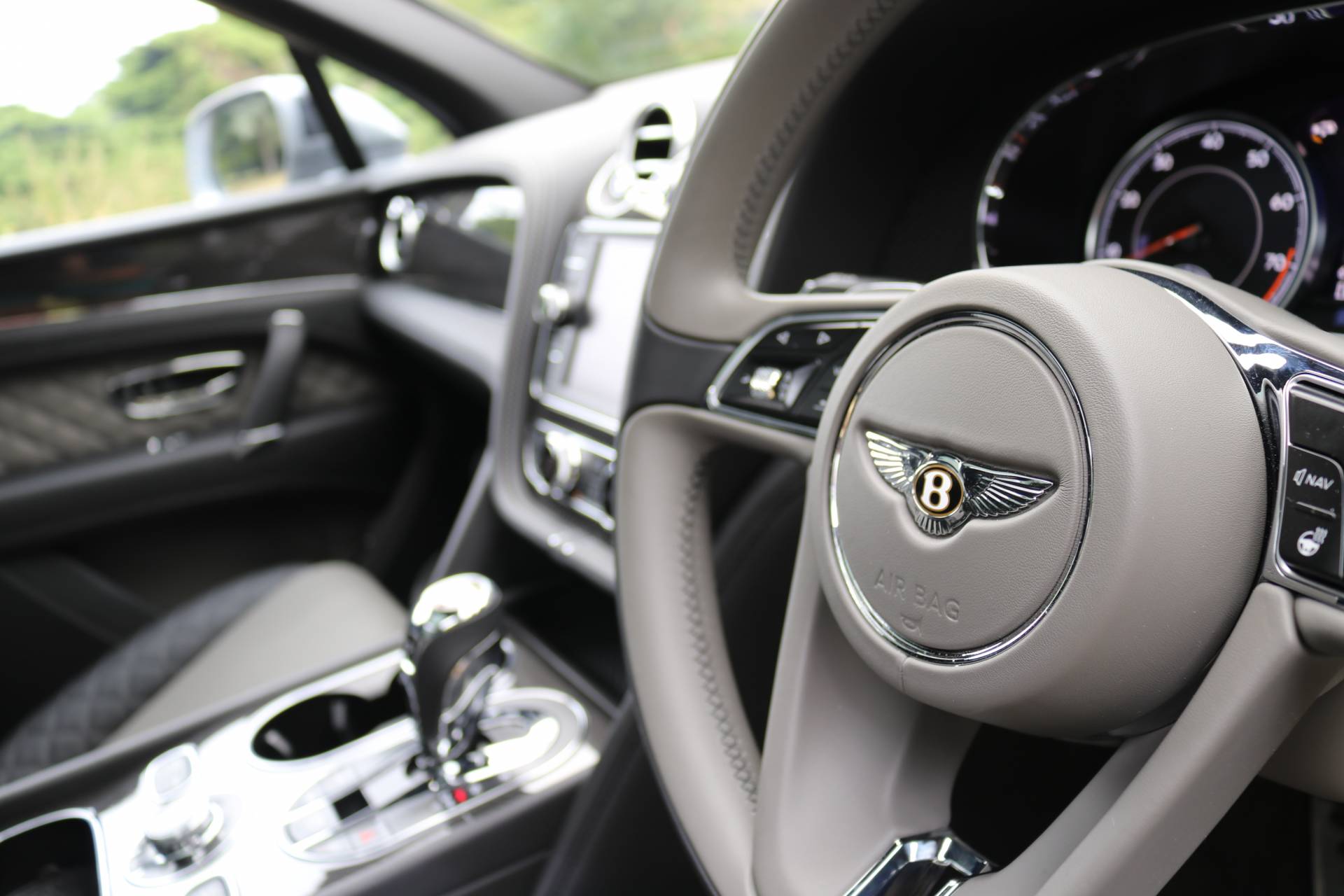 Bentley Bentayga V8