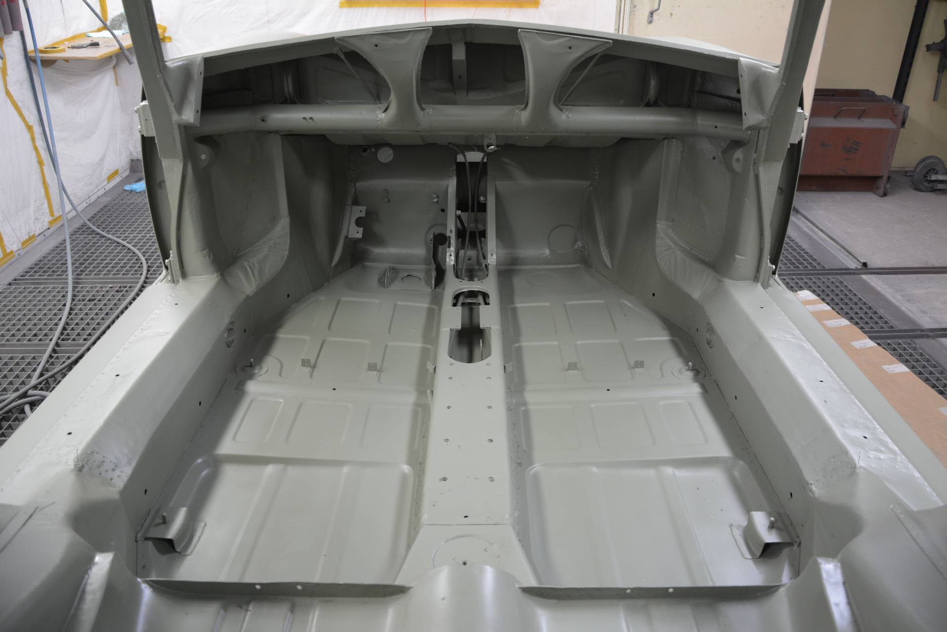 Porsche 356 1500 - Grundierte Rohkarosse innen