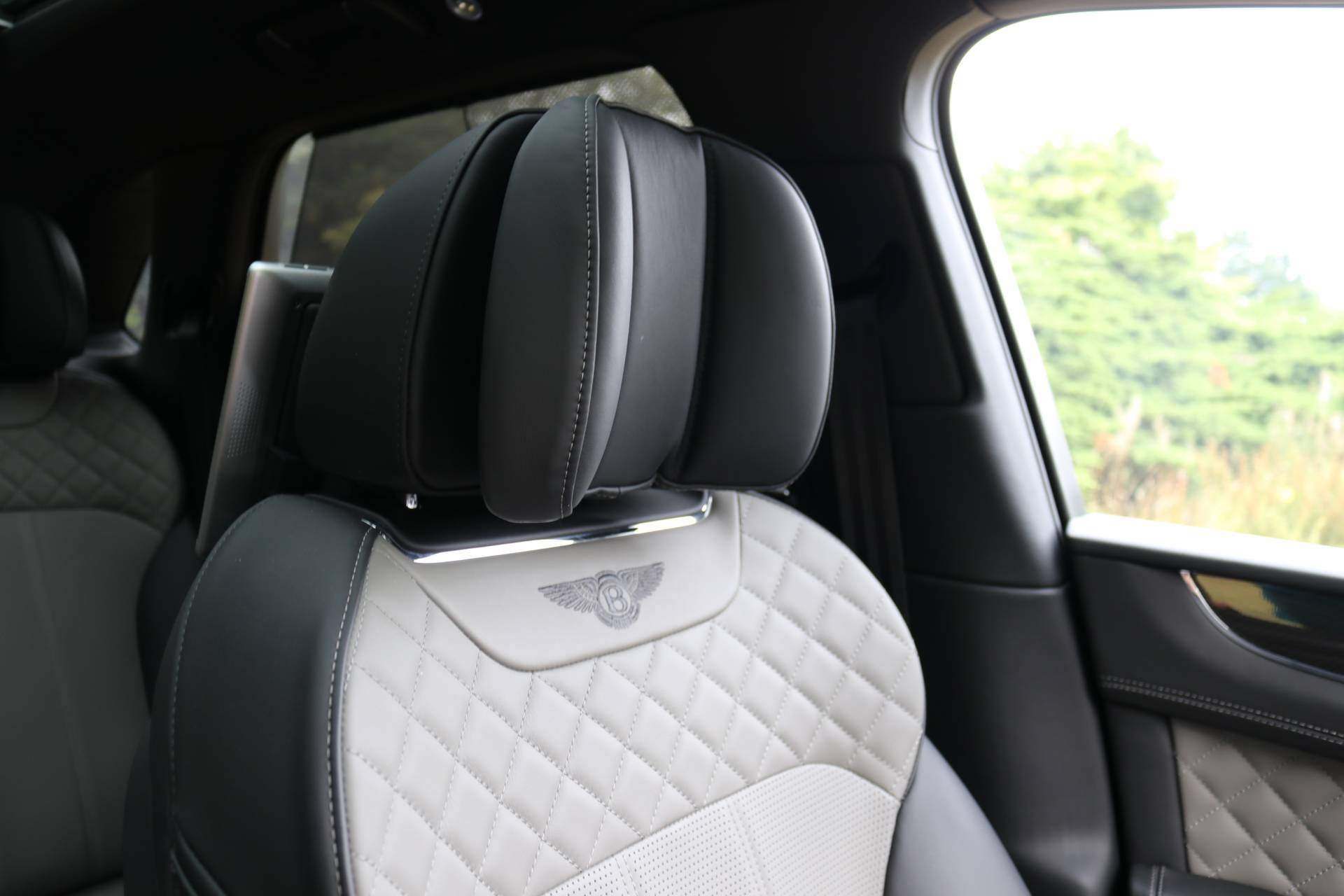 Bentley Bentayga V8