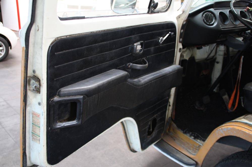 Volkswagen T2a Kombi - Luftführung zu den hinteren Pasagieren