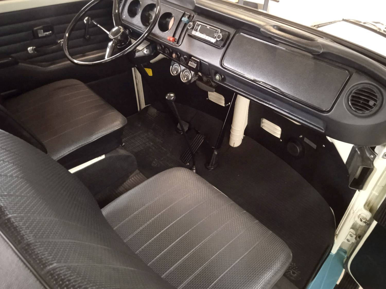 Volkswagen T2a Kombi