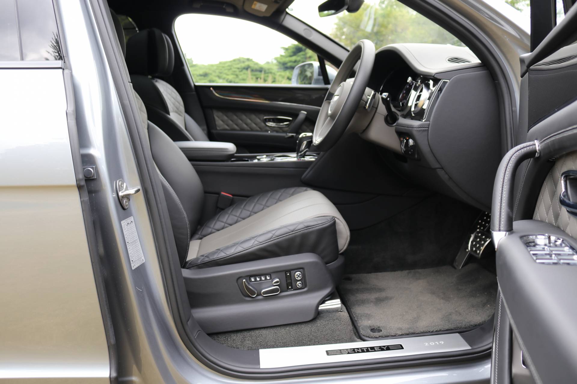Bentley Bentayga V8