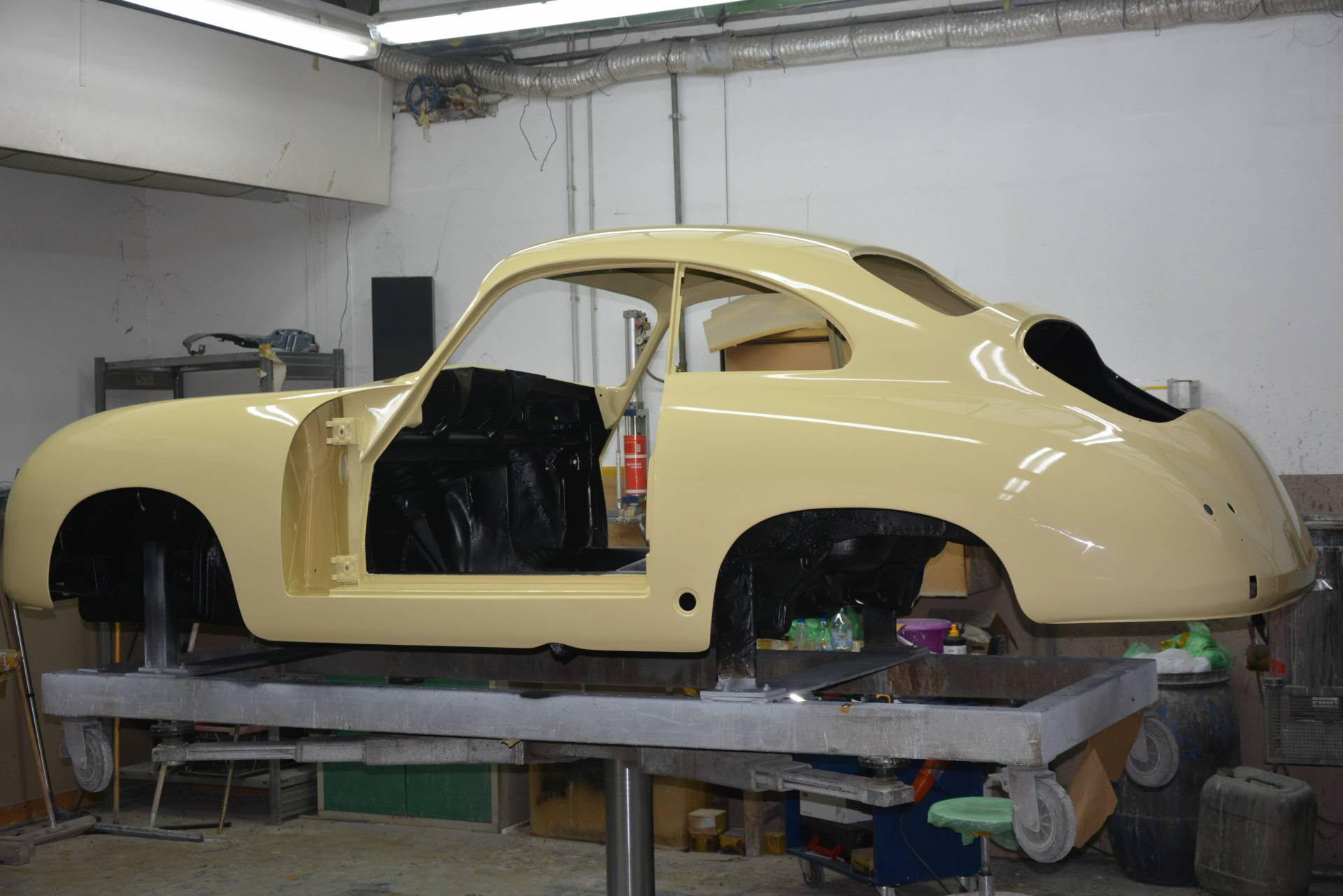 Porsche 356 1500 - Rohkarosse in neuer Farbe