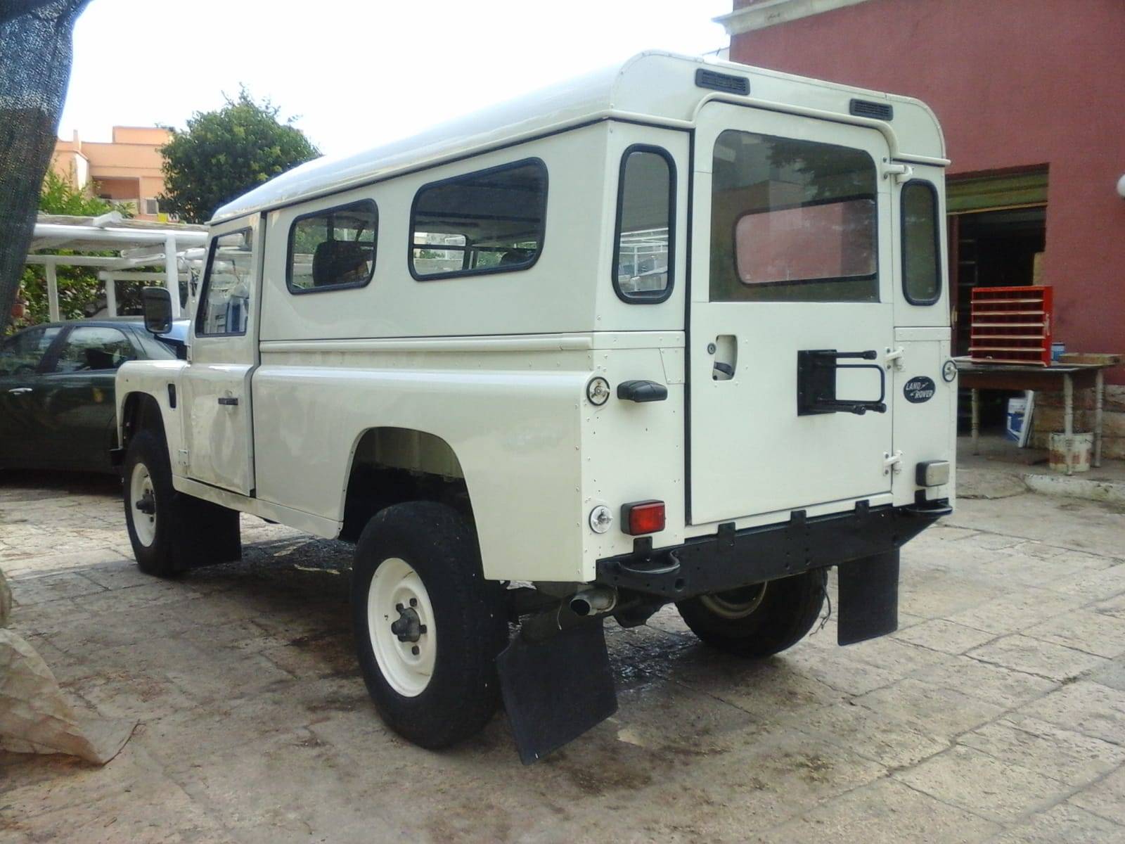 Land Rover Defender 110