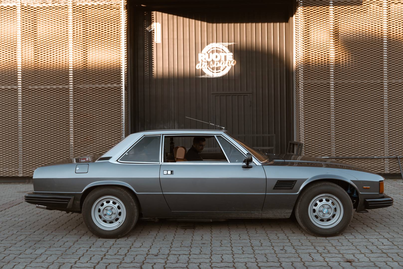 De Tomaso Longchamp