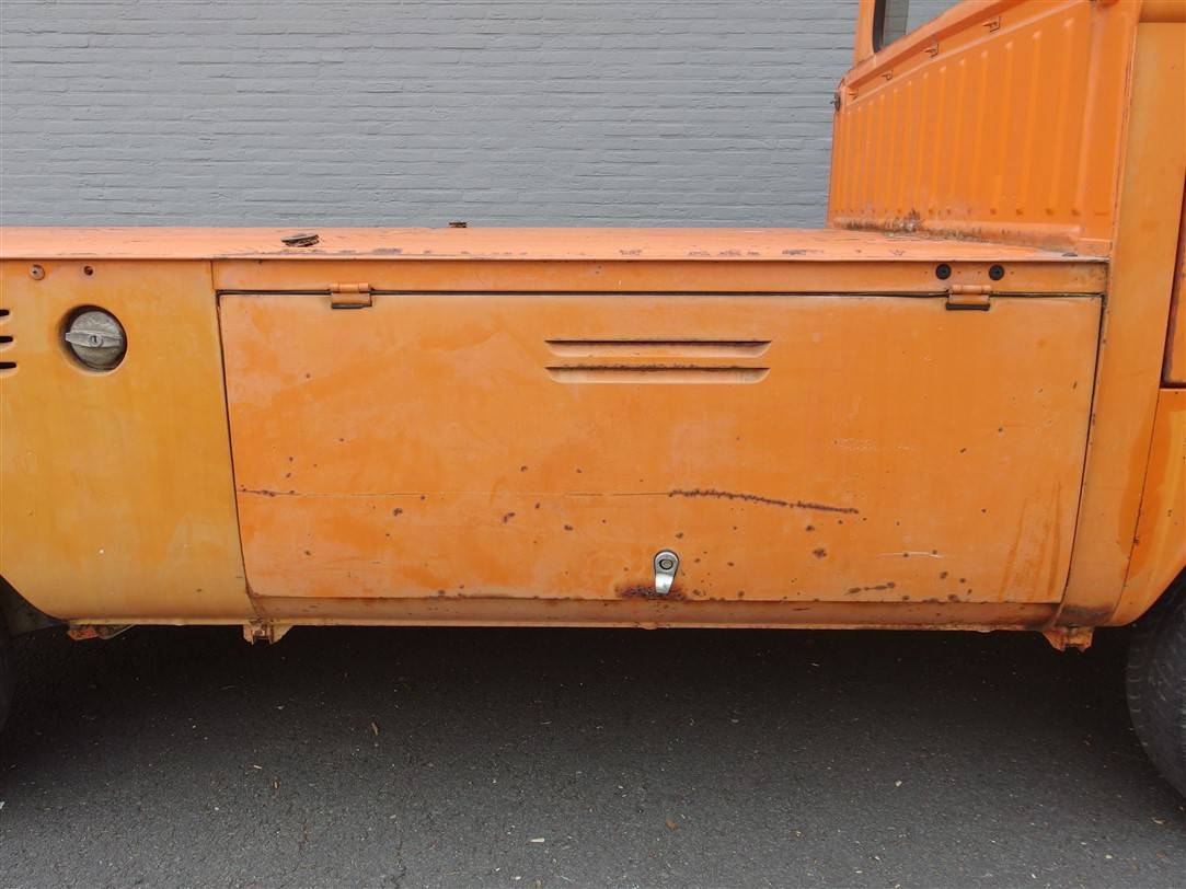 Volkswagen T2b pickup