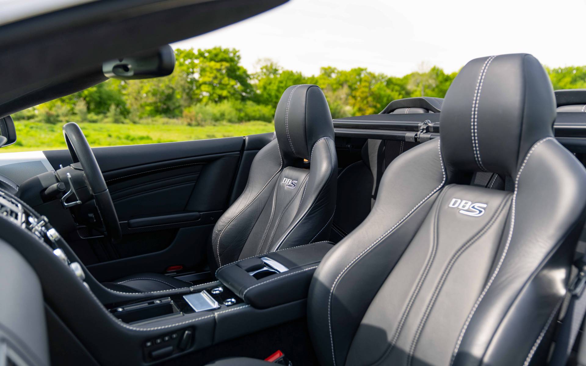 Aston Martin DBS
