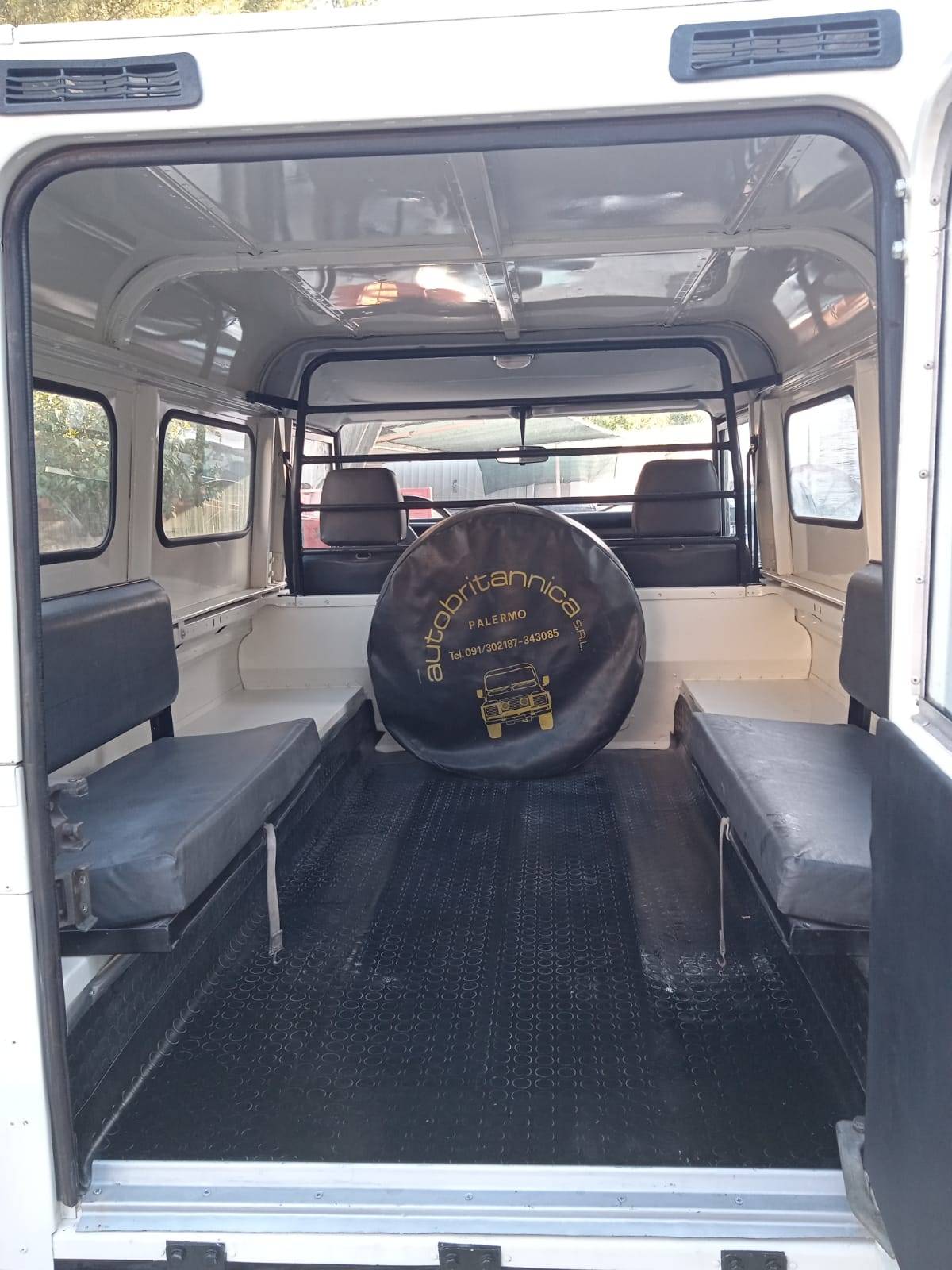 Land Rover Defender 110
