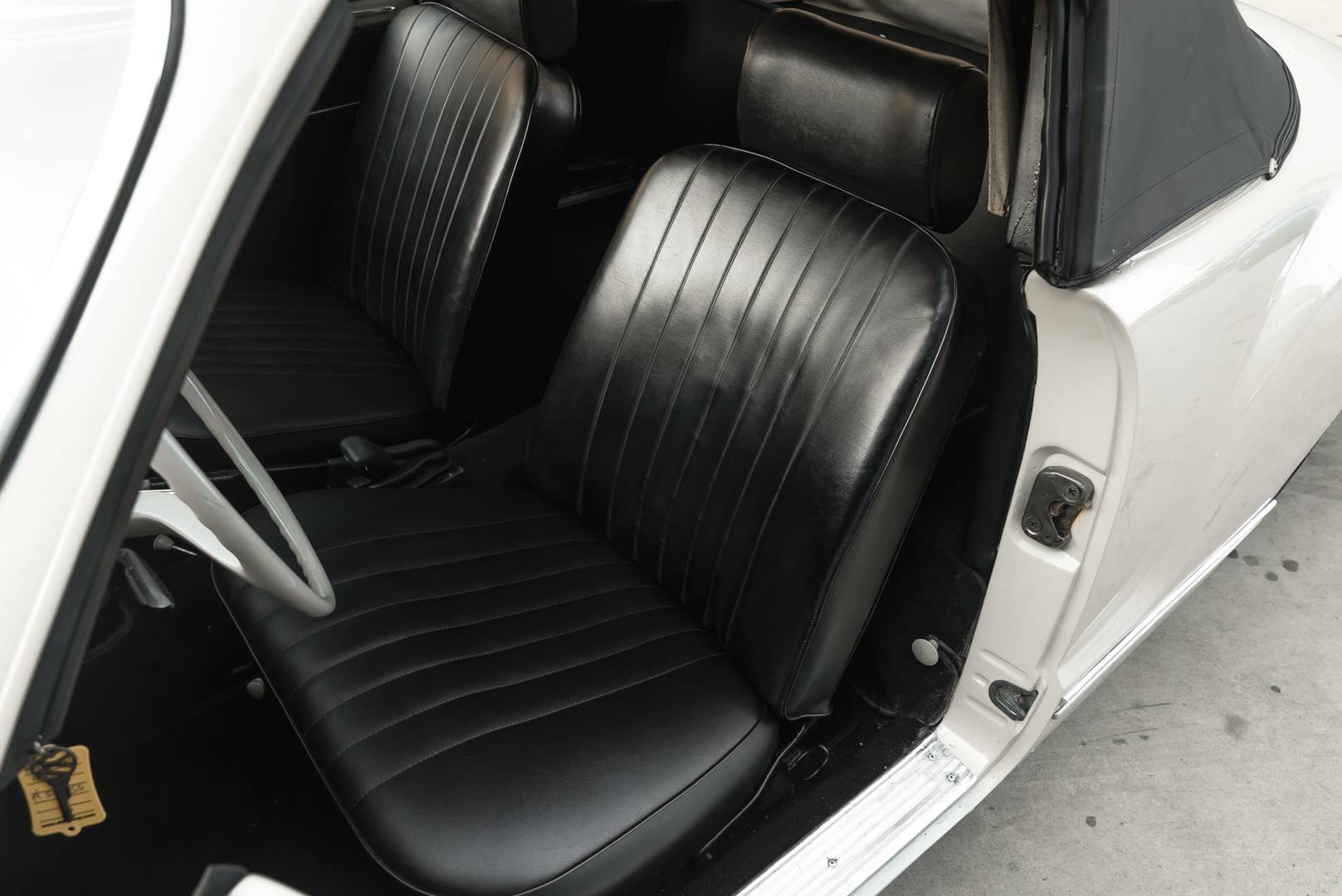Volkswagen Karmann Ghia 1200