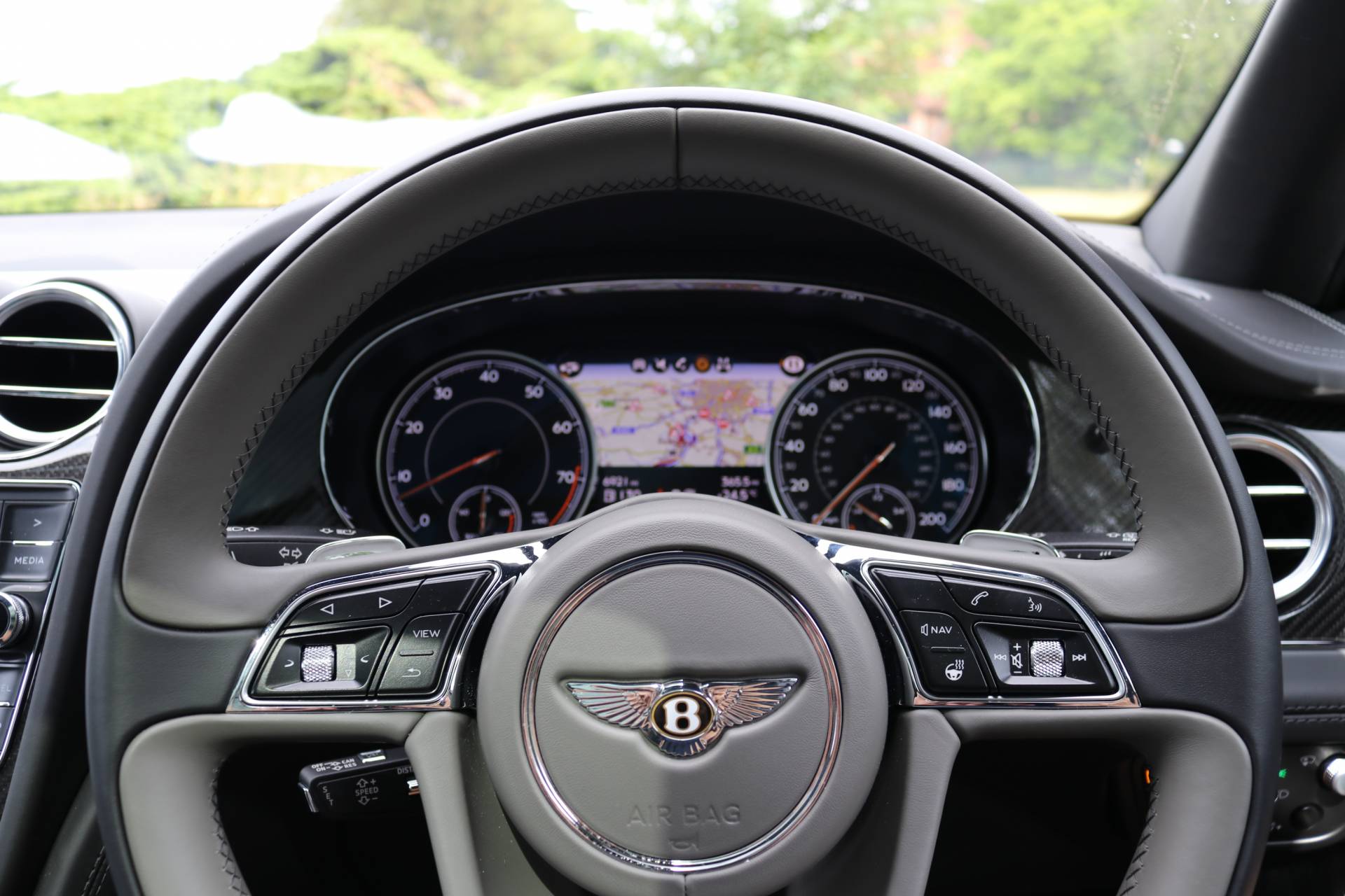 Bentley Bentayga V8