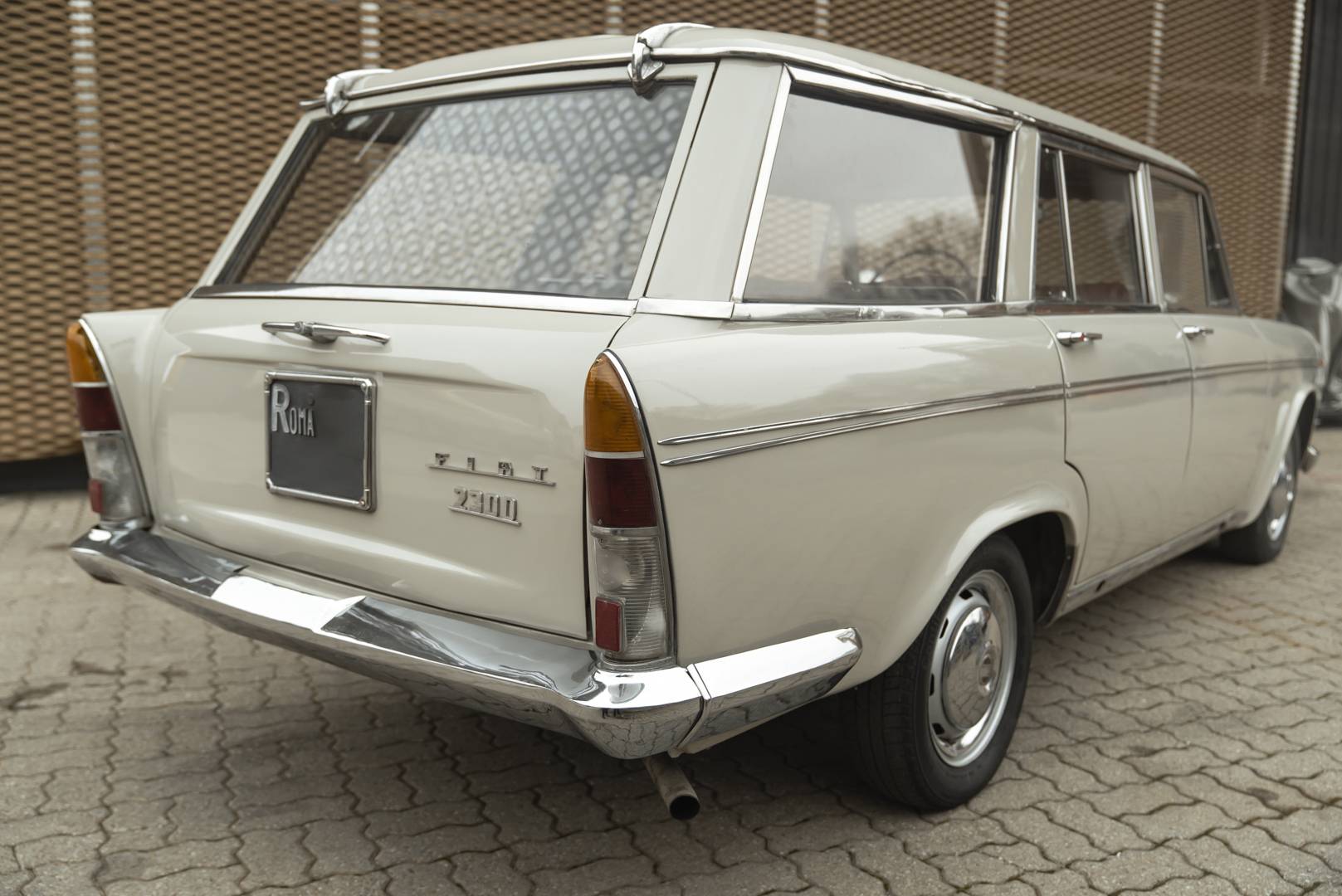 FIAT 2300
