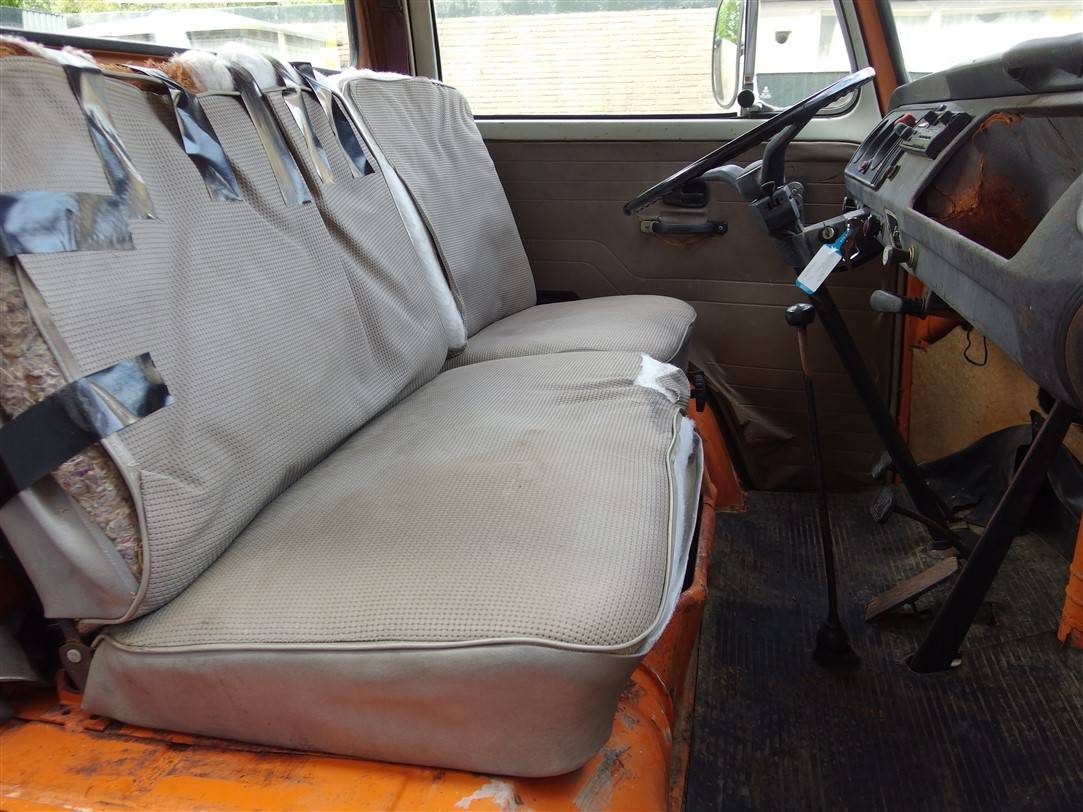 Volkswagen T2b pickup
