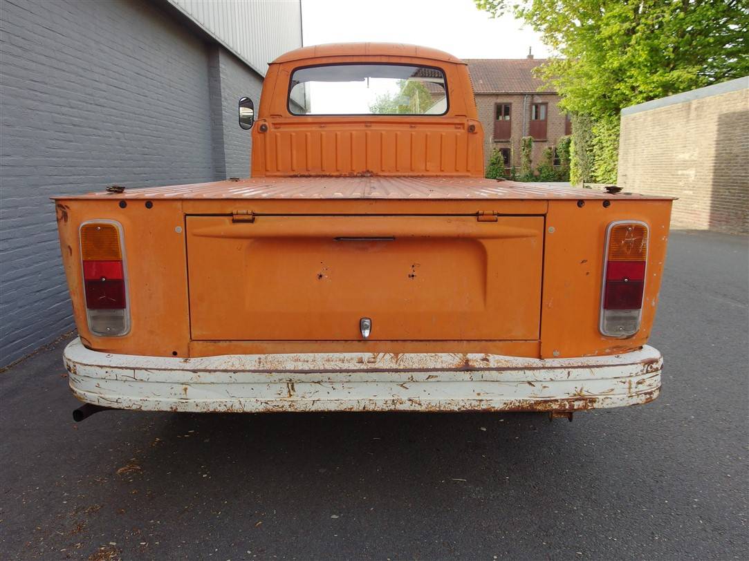 Volkswagen T2b pickup