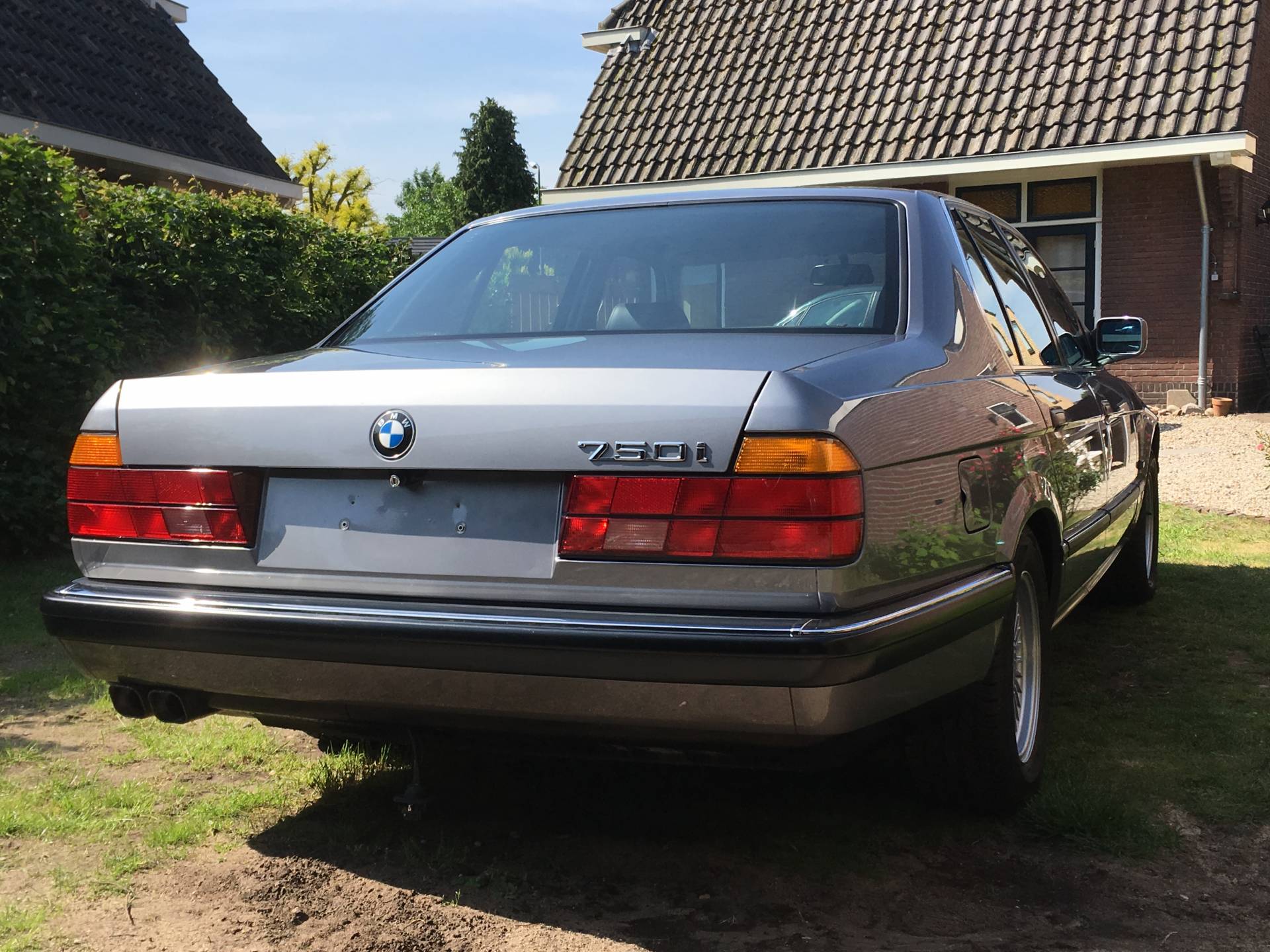 BMW 750i