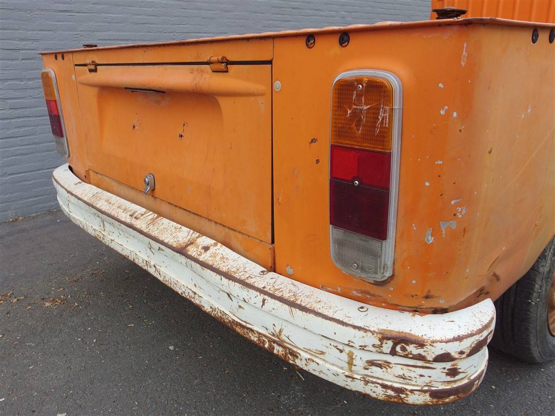 Volkswagen T2b pickup