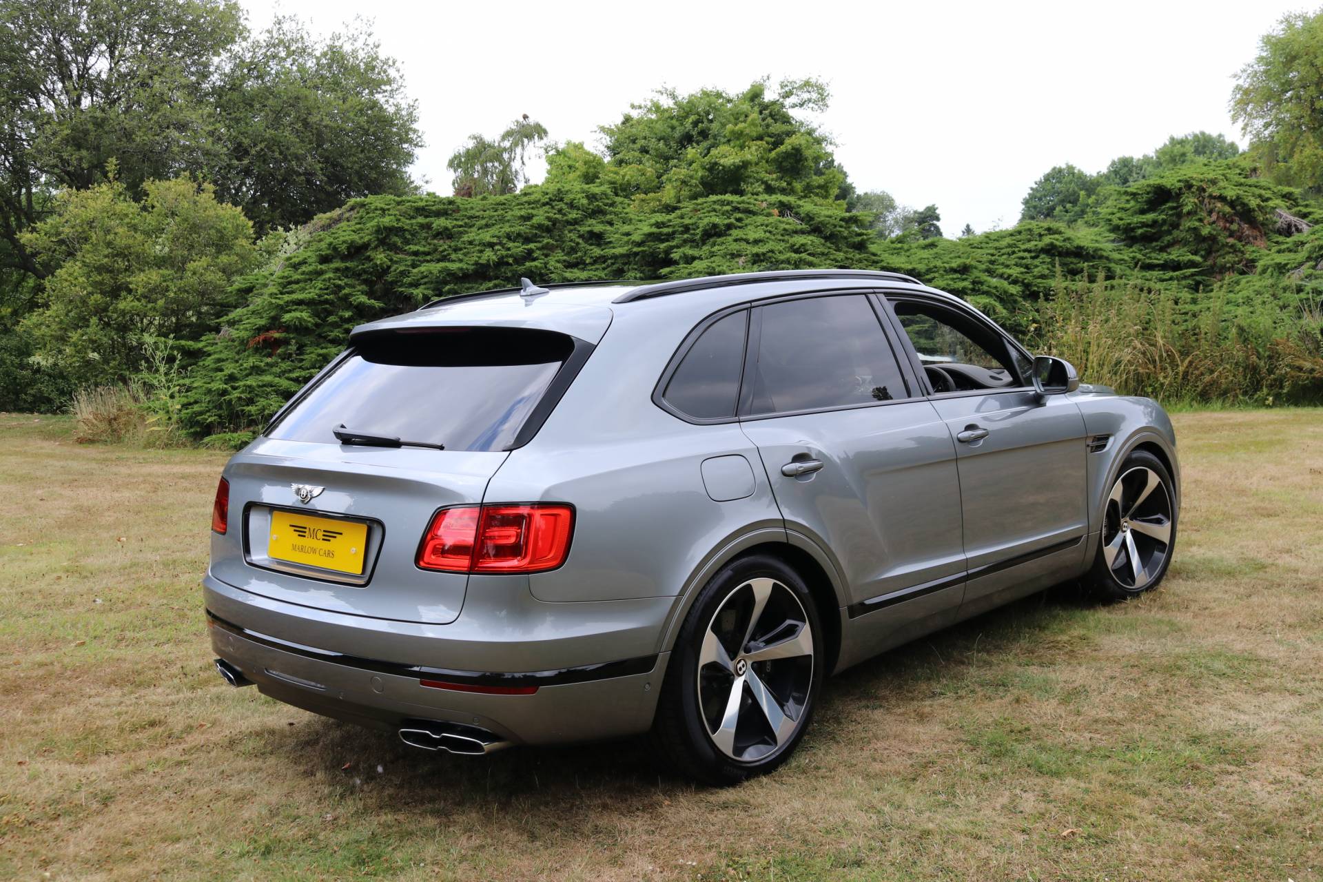 Bentley Bentayga V8