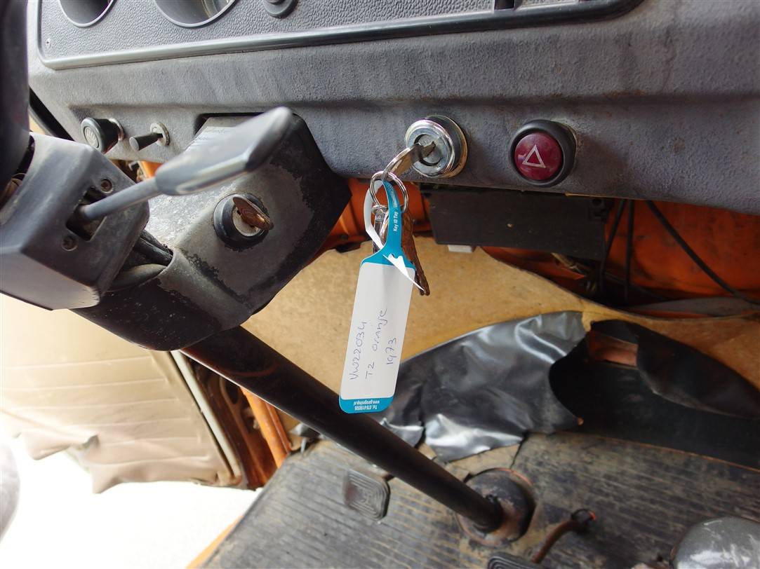 Volkswagen T2b pickup