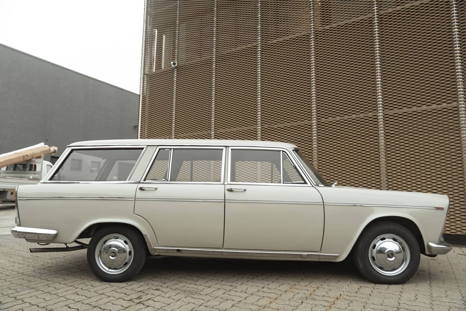 FIAT 2300