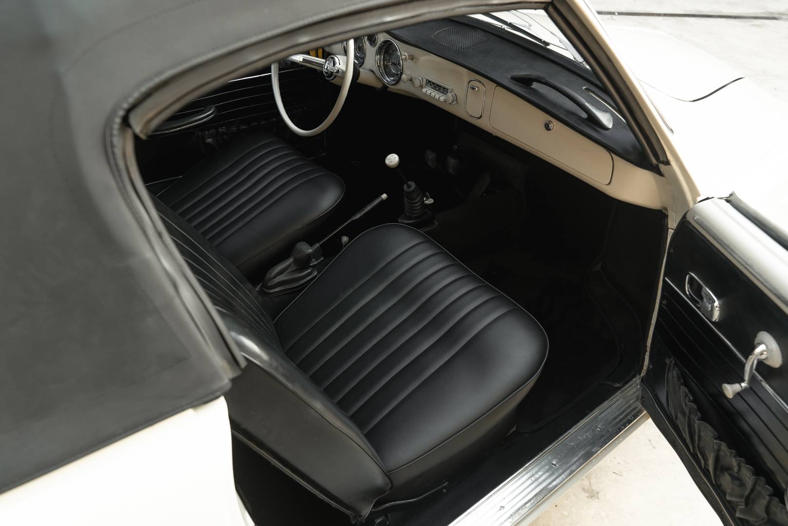 Volkswagen Karmann Ghia 1200