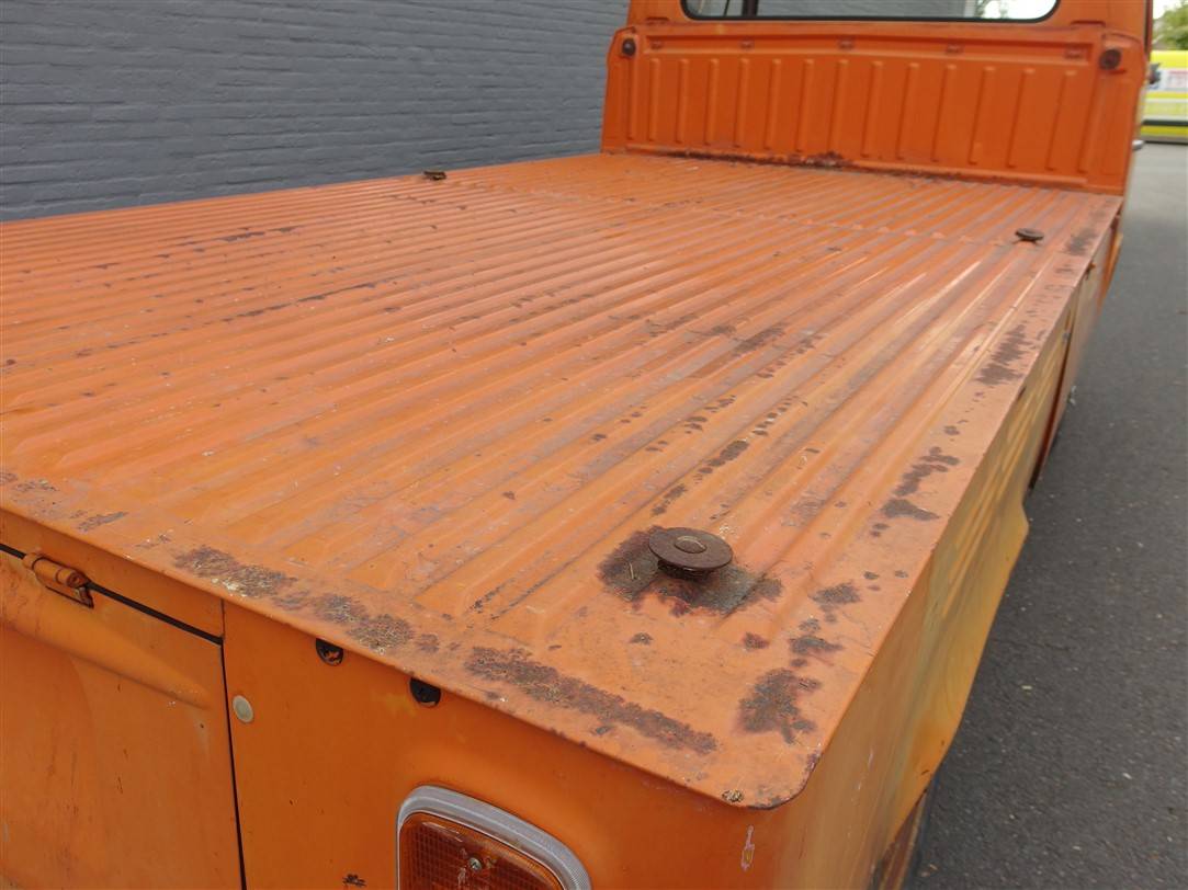 Volkswagen T2b pickup