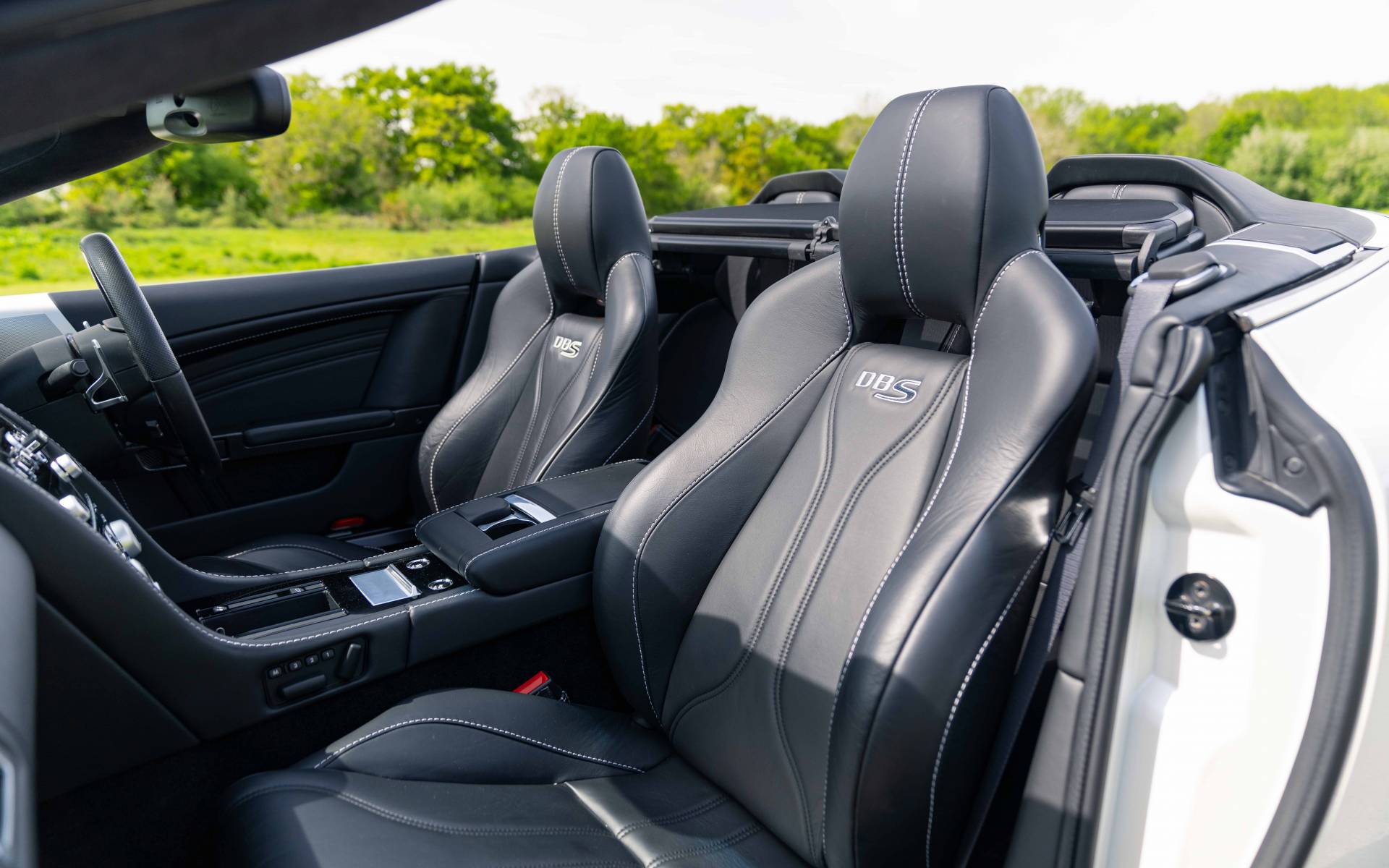 Aston Martin DBS