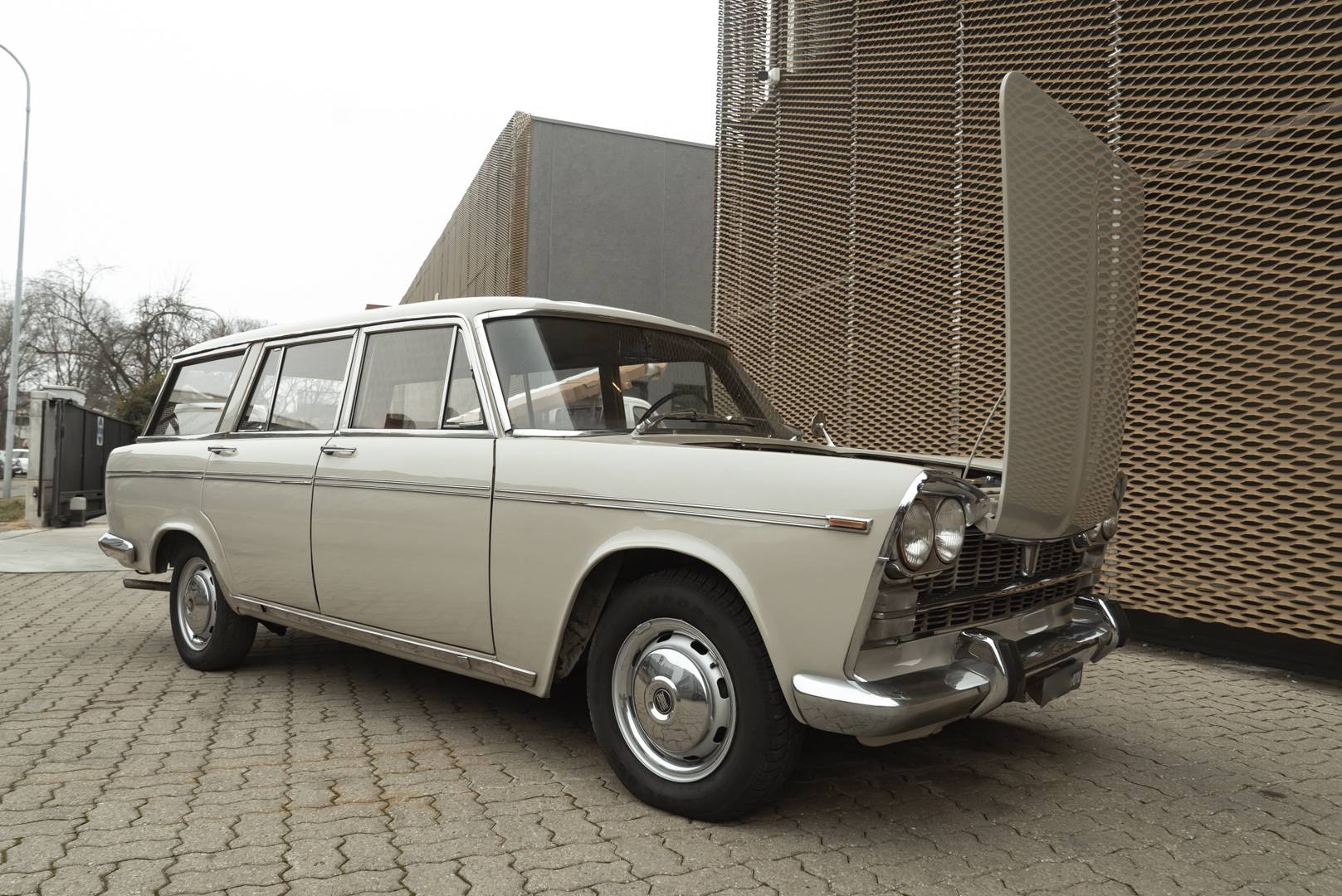 FIAT 2300